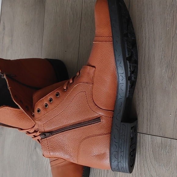 Boots - Picture 2 of 4